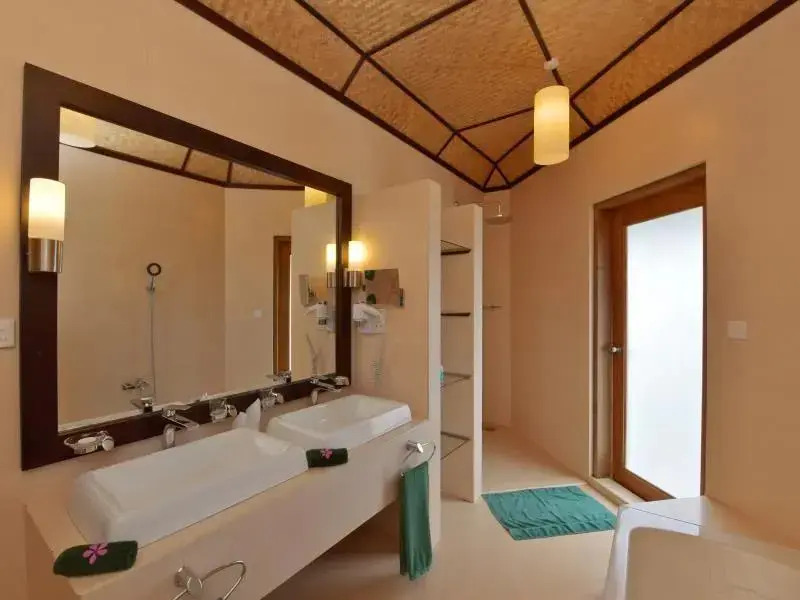 Angaga Island Resort & Spa