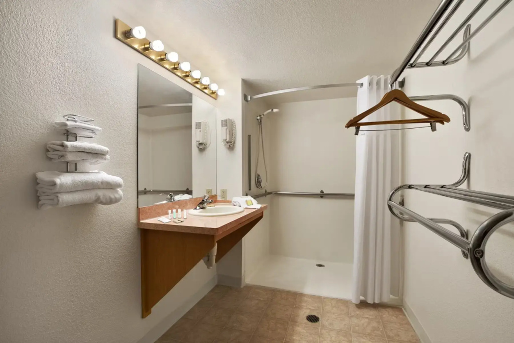 Mobility/Hearing Accessible Quadruple room