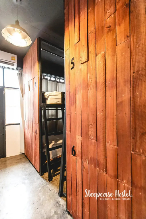 Кровать в общем номере (женский номер) в Sleepcase Hostel