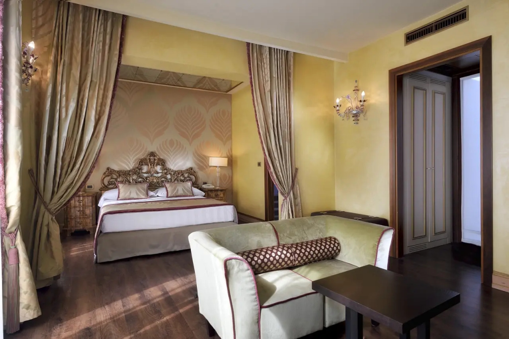 Double Junior Suite (full double bed)