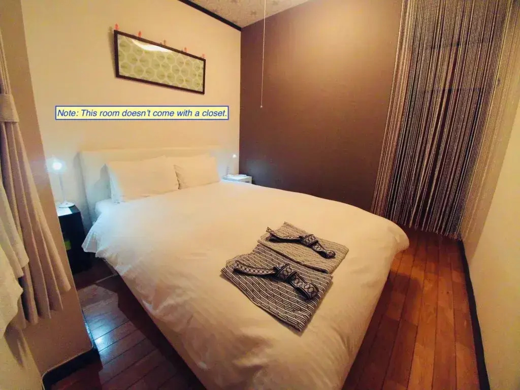 Alice Double room (full double bed)