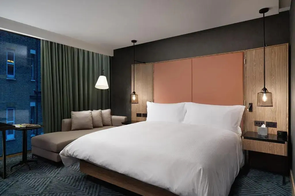 1 Bedroom Deluxe Double Suite full double bed