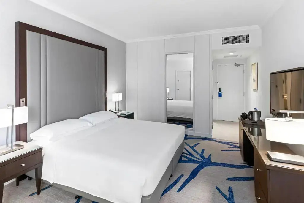 Double Suite with balcony and with city view (full double bed)