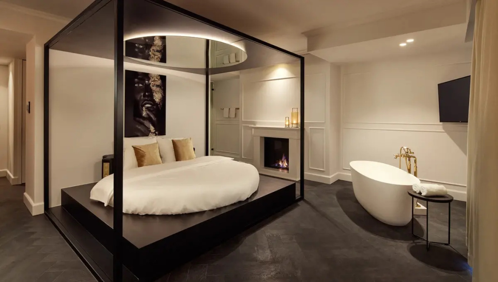 Paris Double Suite (full double bed)