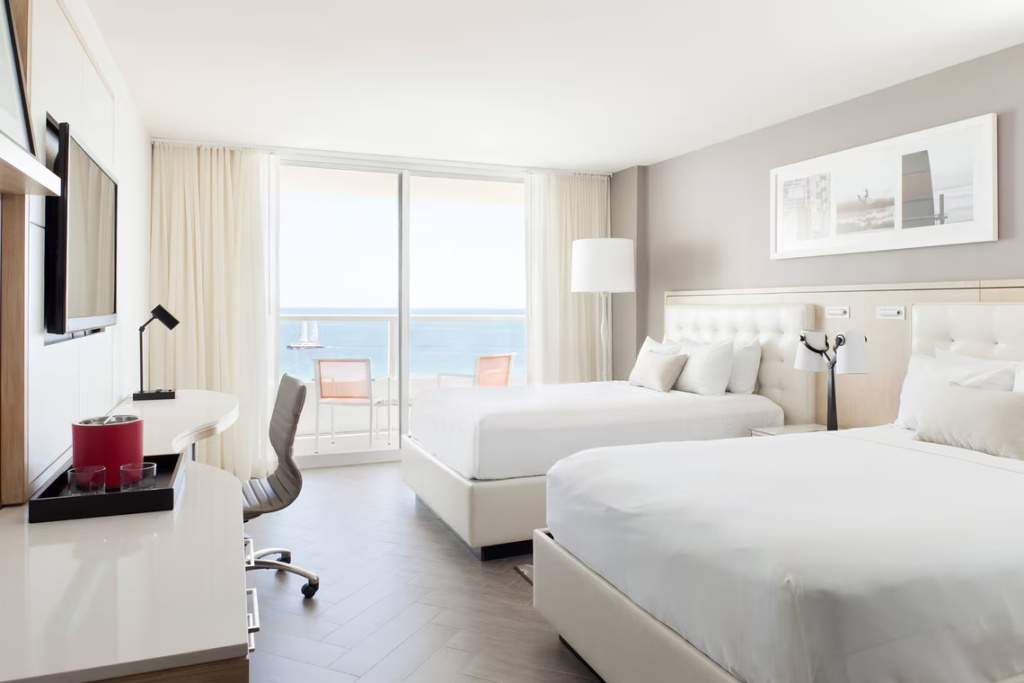 Guest Quadruple room with balcony and oceanfront
