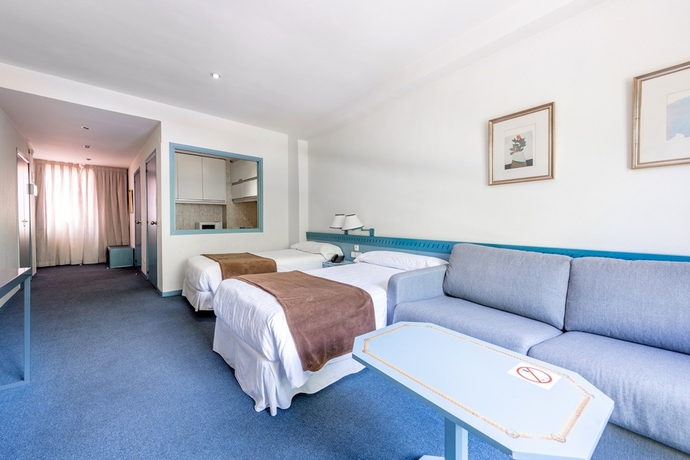Twin Studio (twin beds)