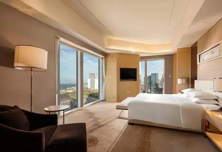 Deluxe Harbor with Lounge Access Double Suite (full double bed)