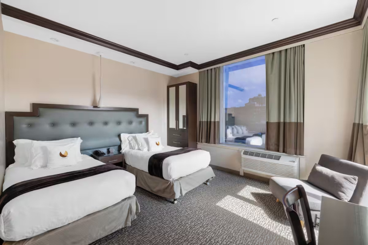 Corner Double room (twin beds)
