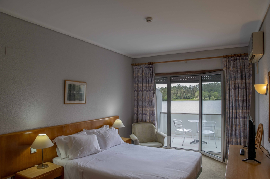 Double room with lagoon view (full double bed)