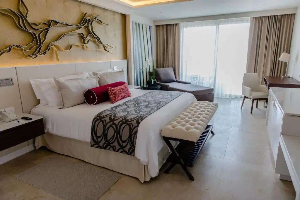 Luxury Diamond Club with Terrace Jacuzzi Suite twin beds