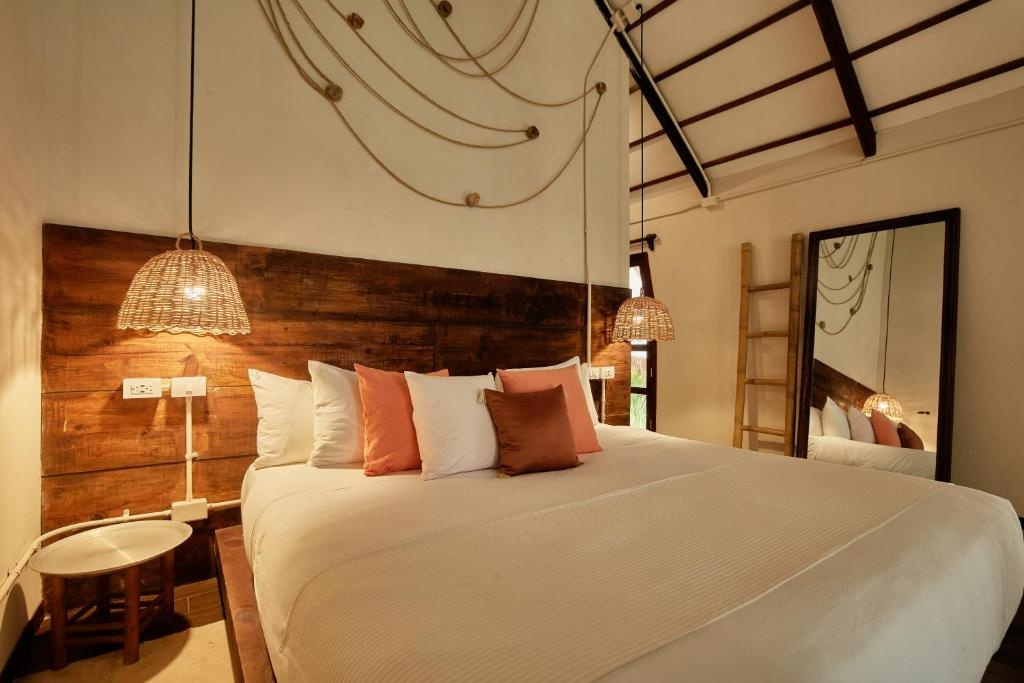 Standard Double room with balcony (full double bed)
