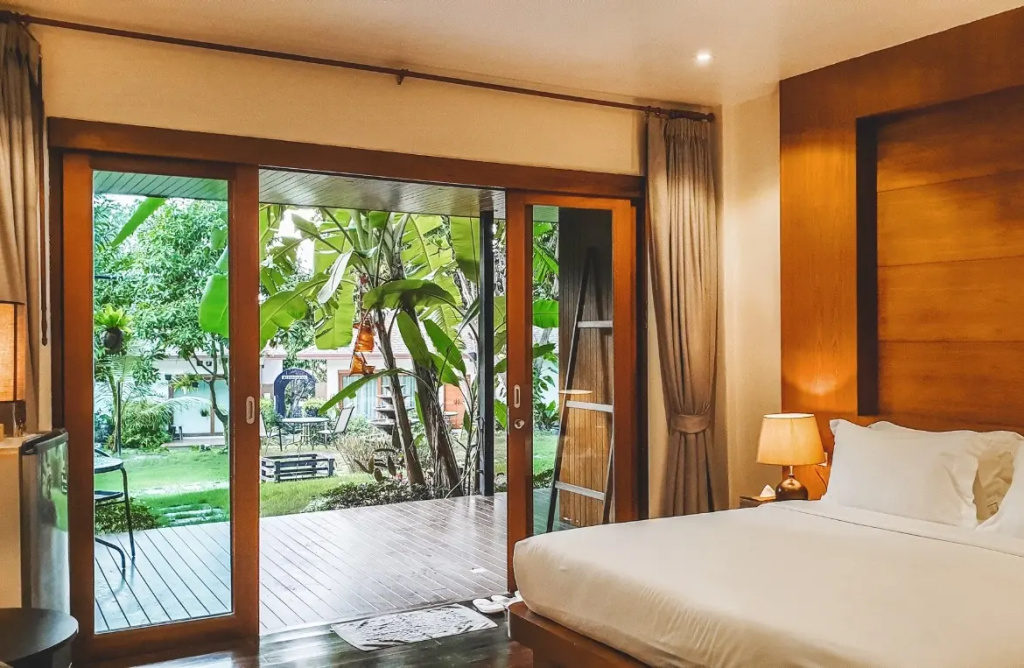 Grand Deluxe Double room with garden view (full double bed)