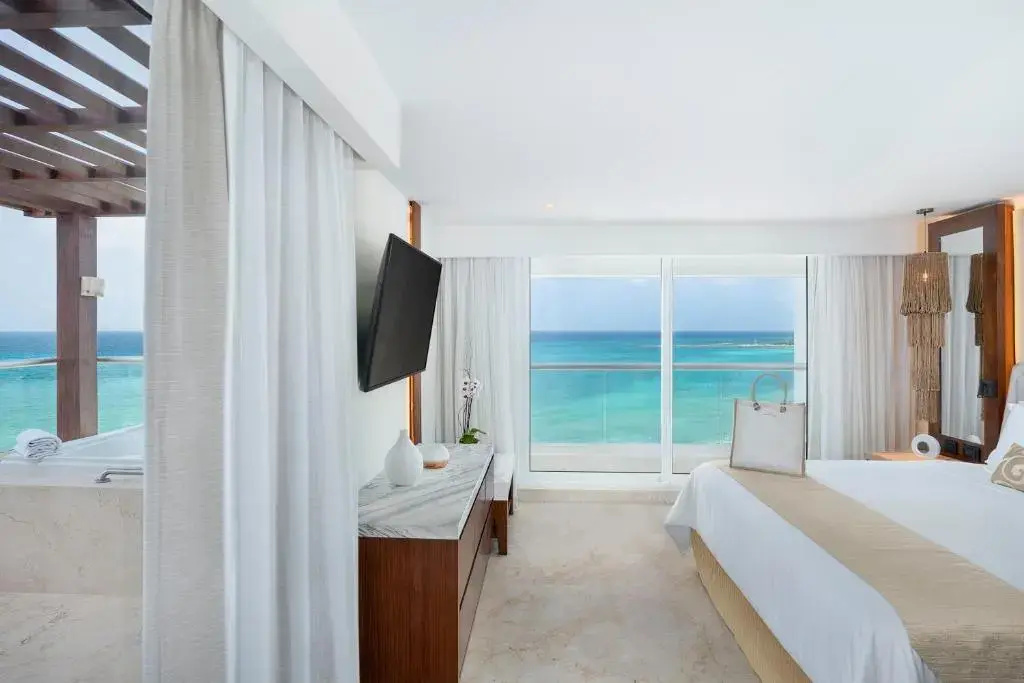 2 Bedrooms Presidential Superior Suite with ocean view