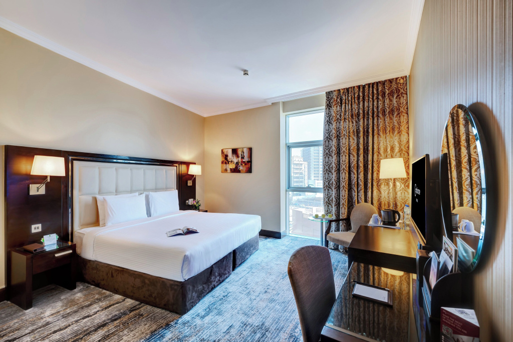 Deluxe Double Suite with city view (full double bed)