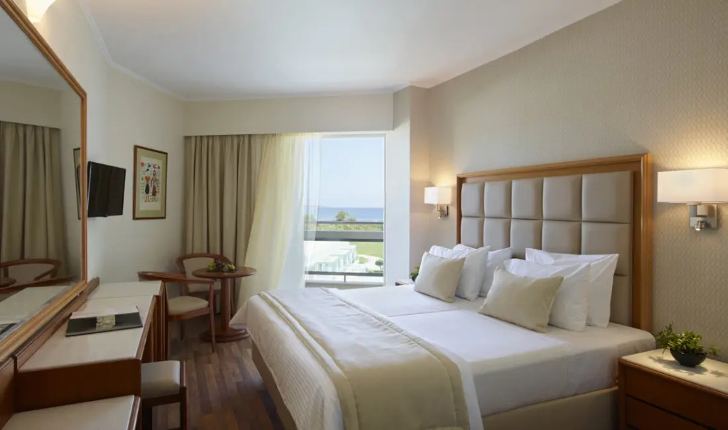 Single room with partial sea view
