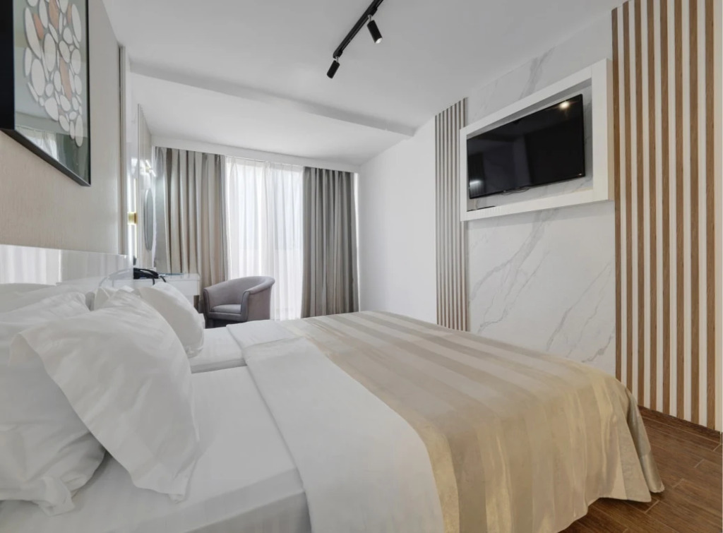 Двухместная Annex Villa Magnolia двуспальная кровать в Hotel Tara