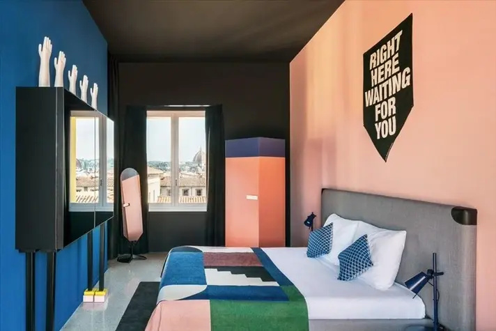 Play Double room (full double bed)