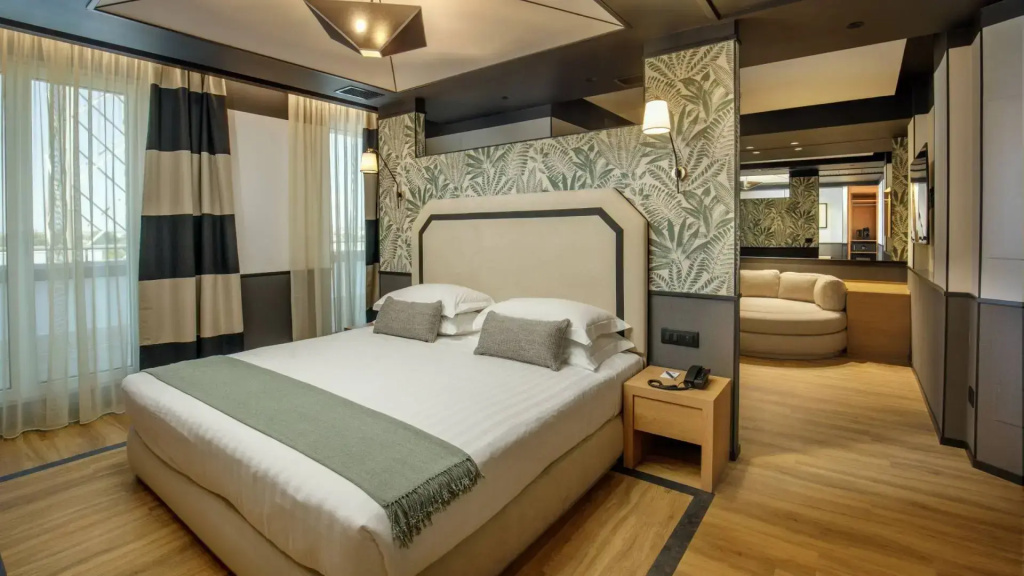 Luxury Double Suite (full double bed)