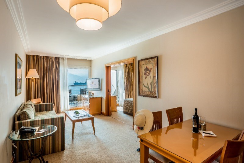 Люкс Deluxe с балконом и с видом на бассейн в Hotel Aria