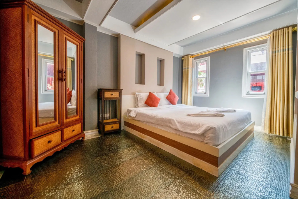 Double Suite (full double bed)
