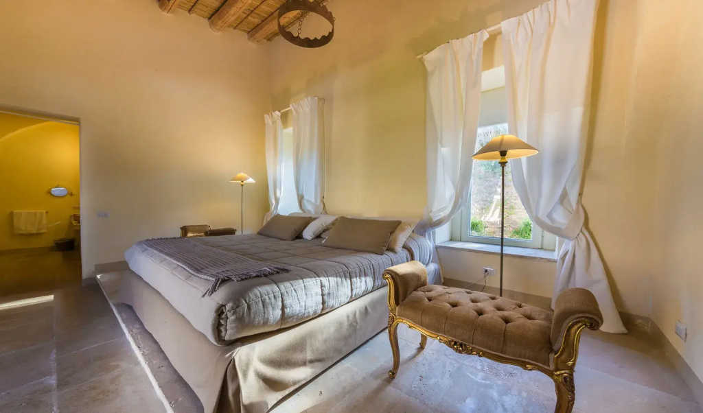 Double Junior Suite (full double bed)