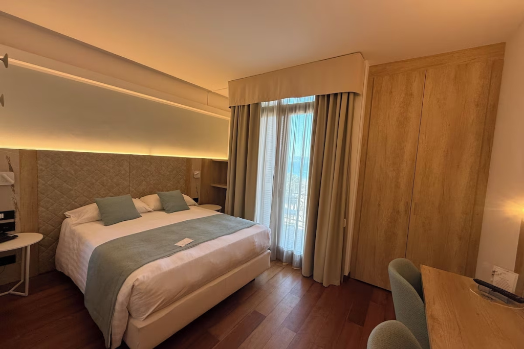 Economy room with sea view