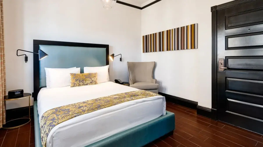 Hotel Croydon Room Type - Classic Double room full double bed