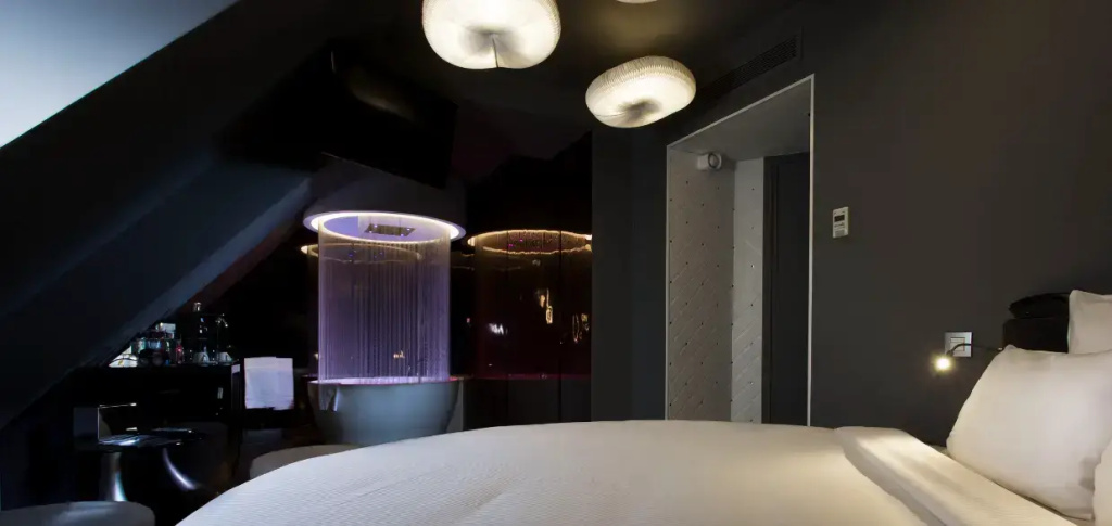 Double Suite (full double bed)