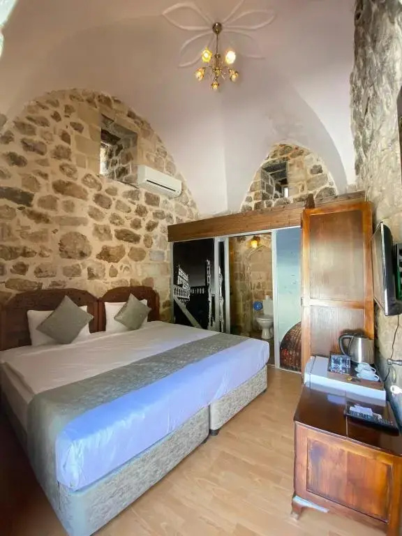 Economy (no window) Double room (full double bed)