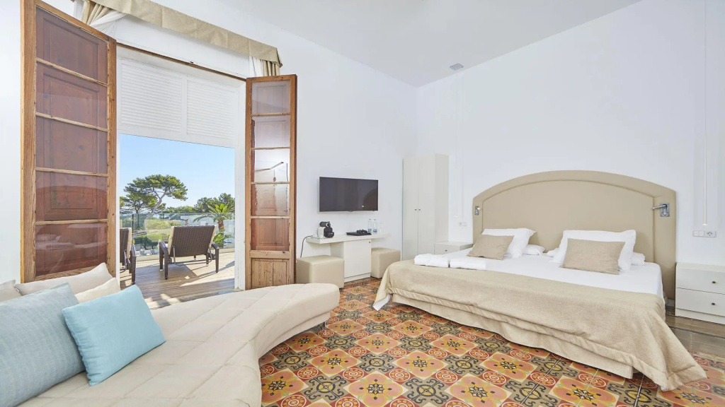 Double Junior Suite (full double bed)