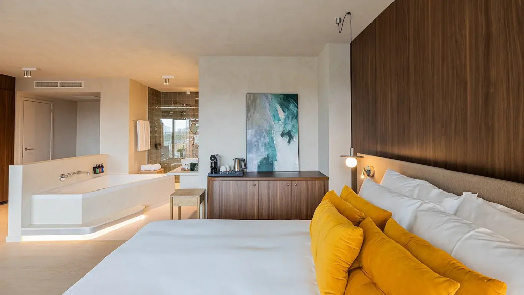 Unwind Double Suite (full double bed)