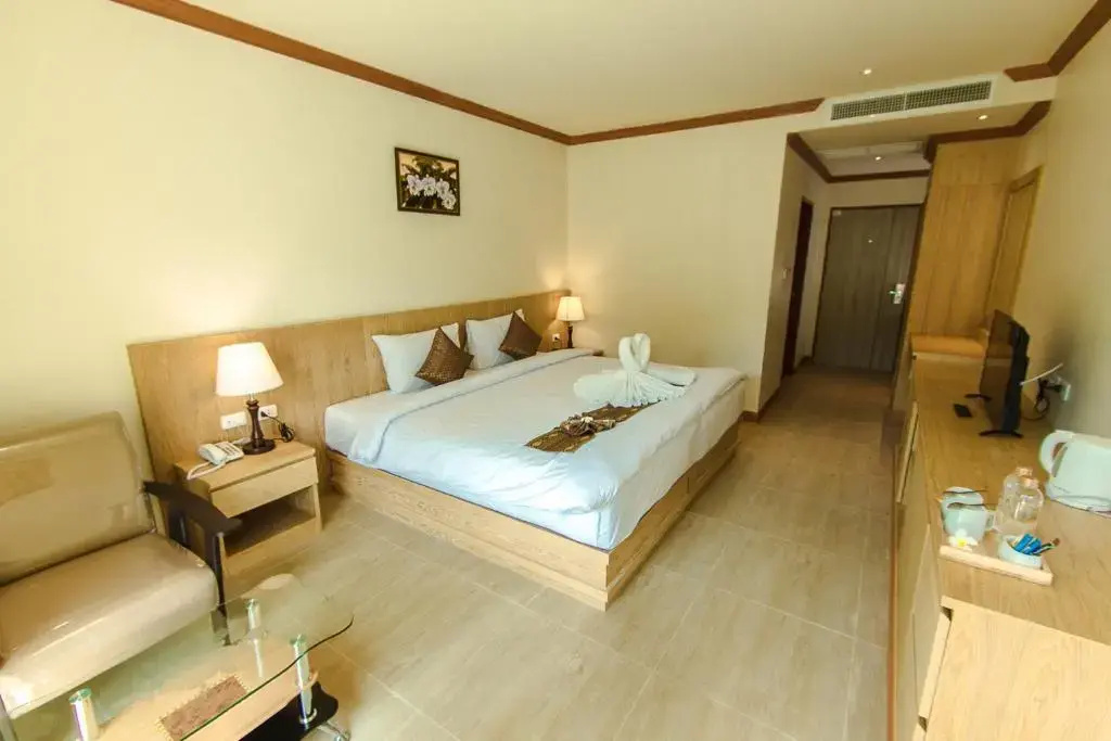 Superior Double room with pool view (full double bed)