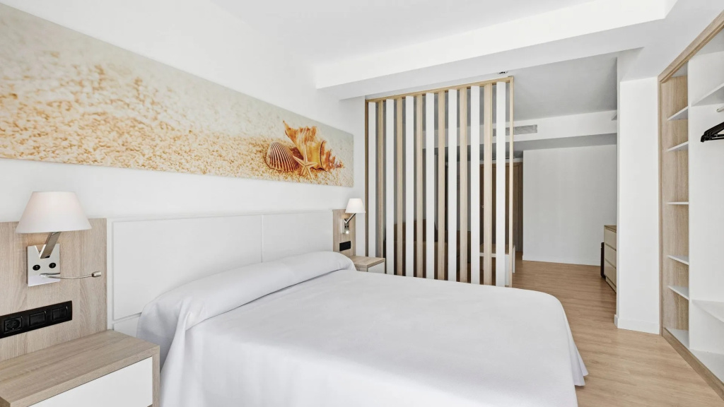 Double Junior Suite with ocean view (full double bed)