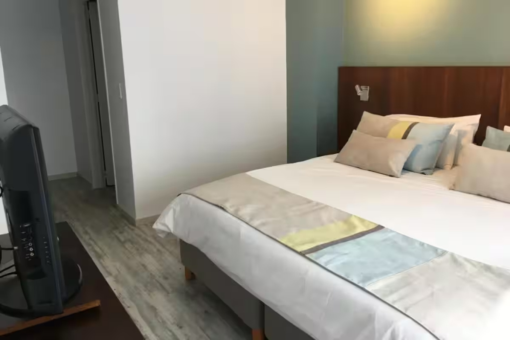 1 Bedroom Double Apartment (full double bed)