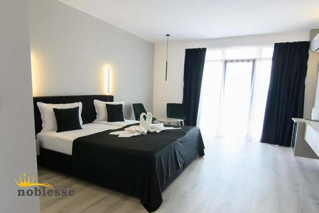 Double room with mountain view (full double bed)