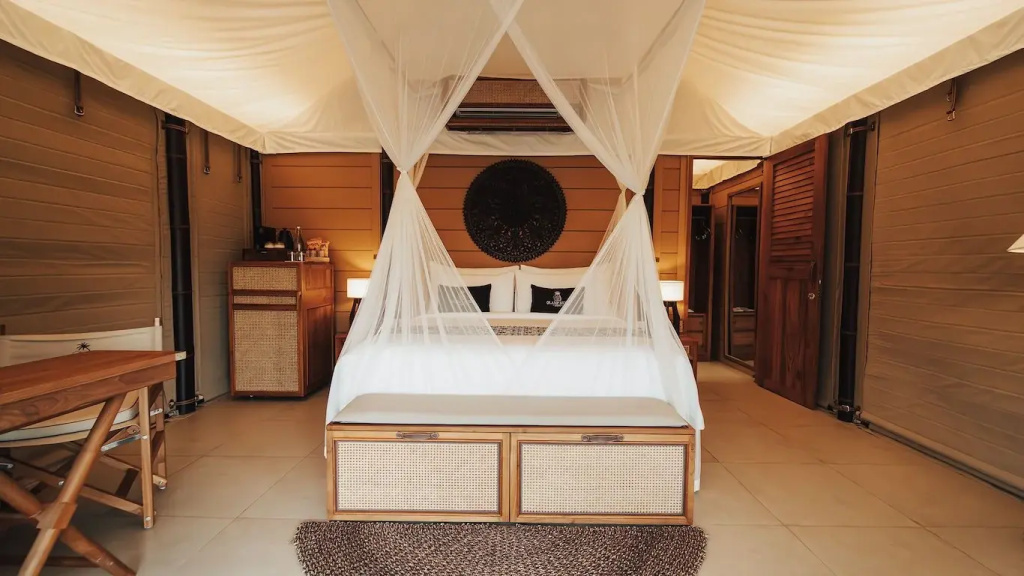 Deluxe Double room with garden view (full double bed)