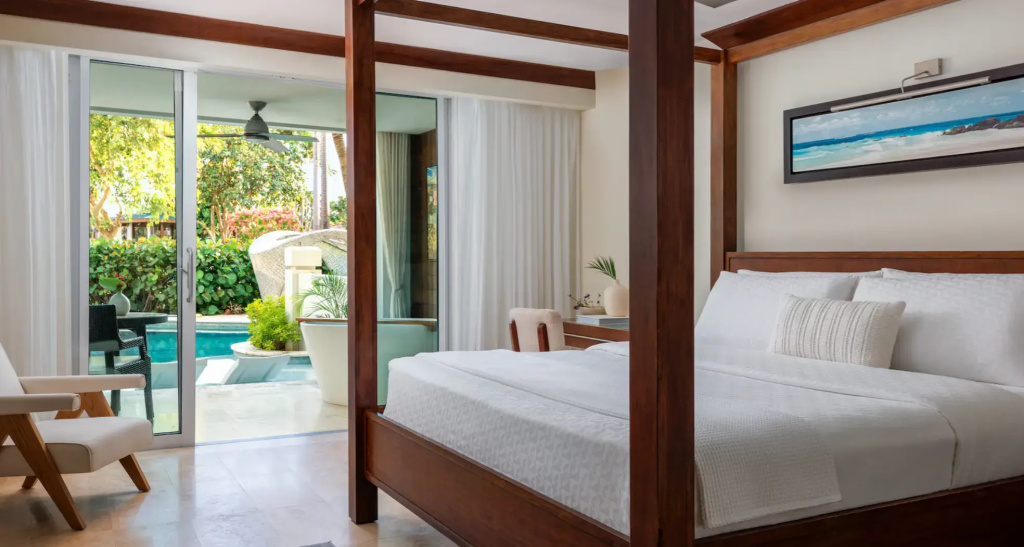 Crystal Lagoon Luxury Honeymoon Club Swim Up Double Suite (full double bed)