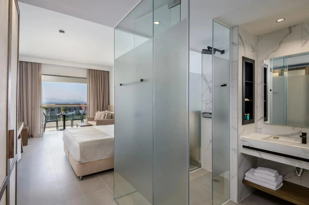 Double Junior Suite with sea view (full double bed)