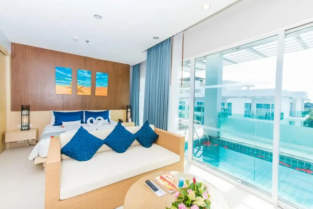 Honeymoon Double Suite full double bed