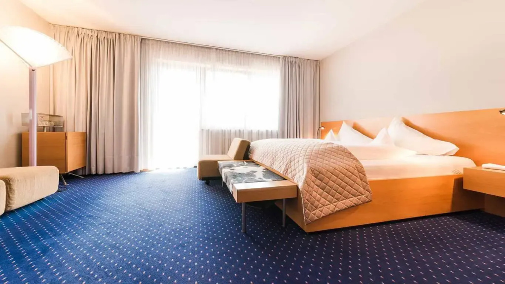 Superior West Double (full double bed)