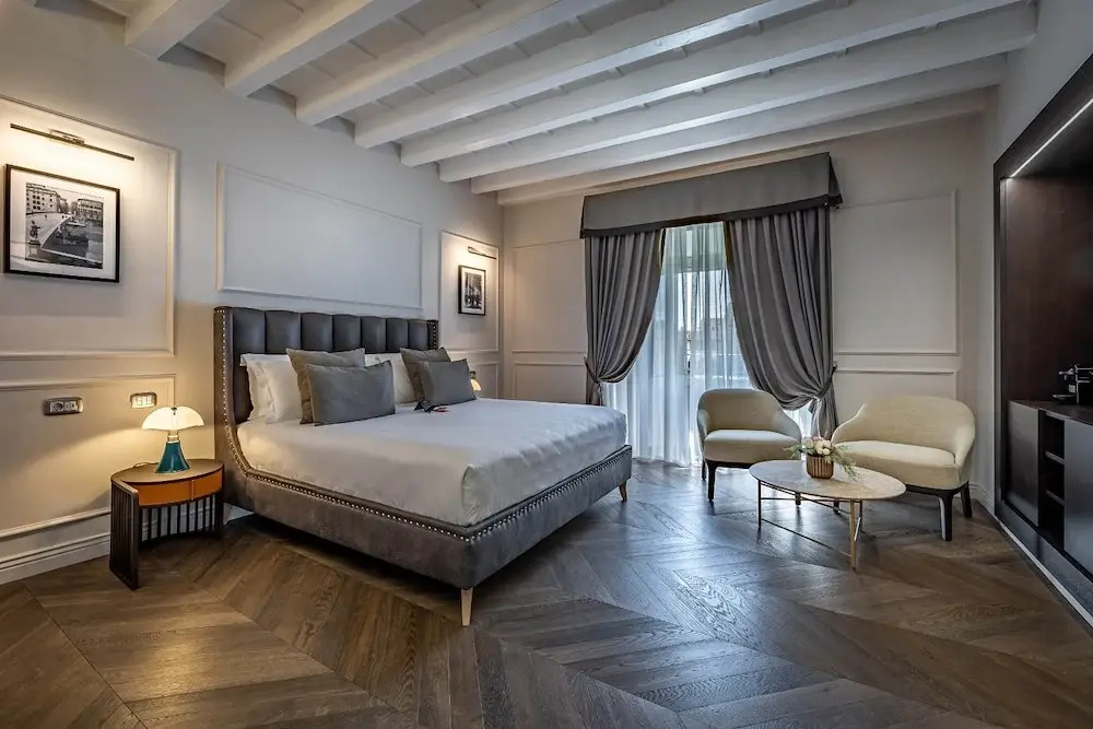 Double Junior Suite with river view (full double bed)