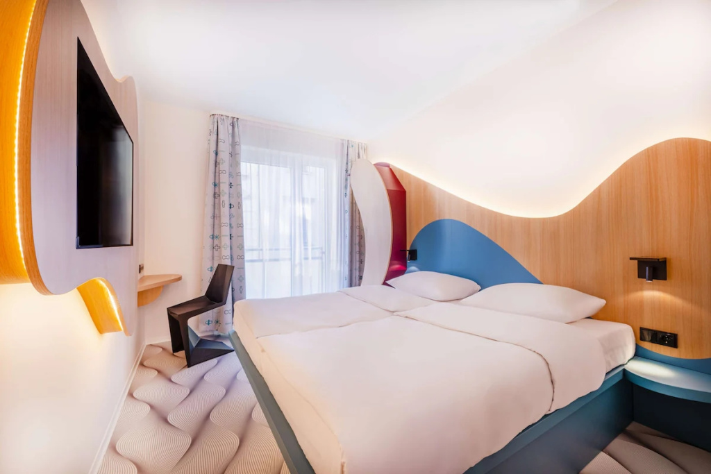 Design Double room (full double bed)