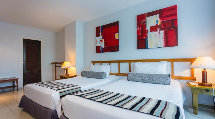 Residence c 1 комнатой с видом на сад в Waterfront Suites Phuket by Centara