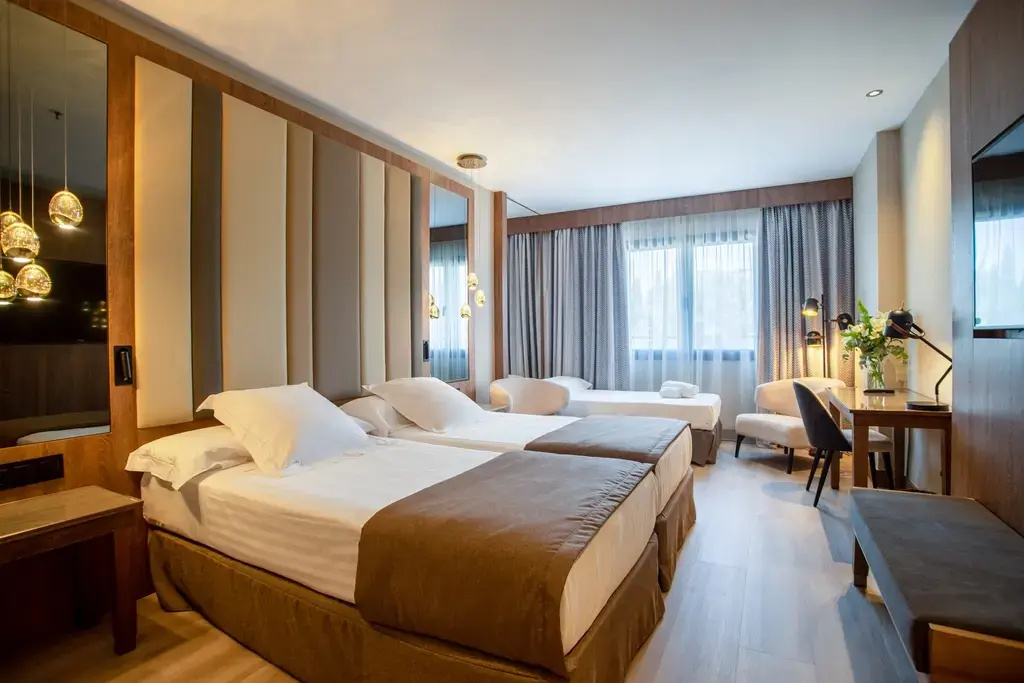 Standard Triple room