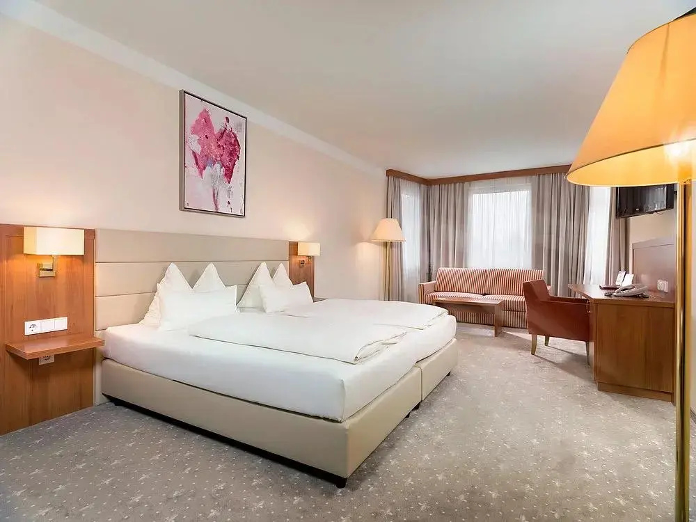 Deluxe Double room (full double bed)