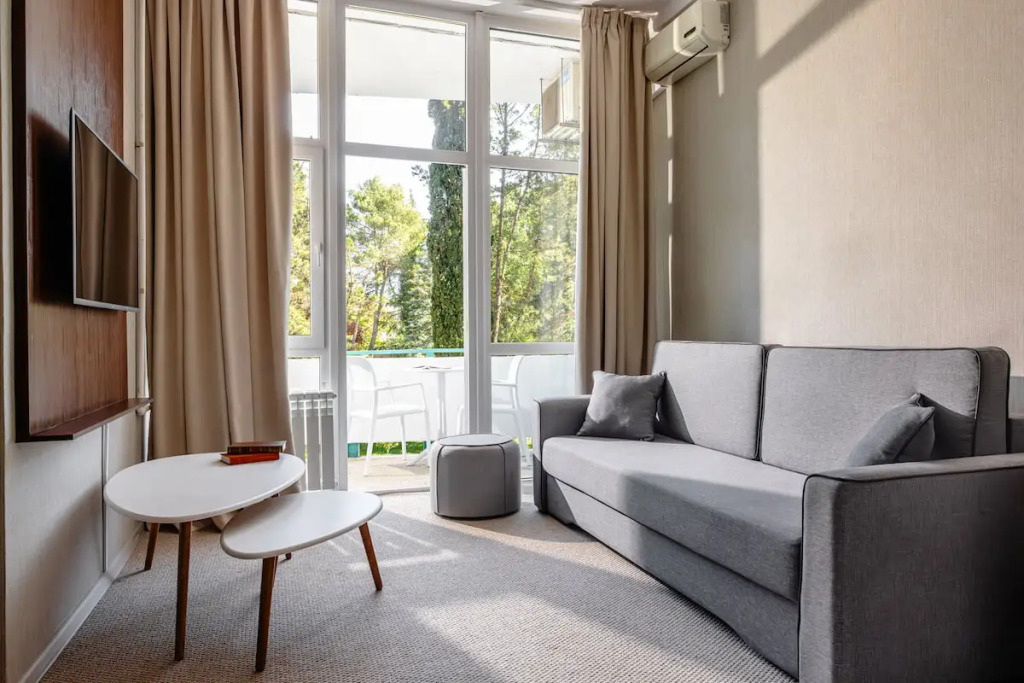 Четырёхместный семейный номер Standard в Знание