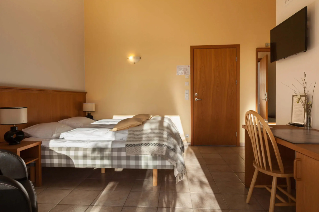 Double room (full double bed)