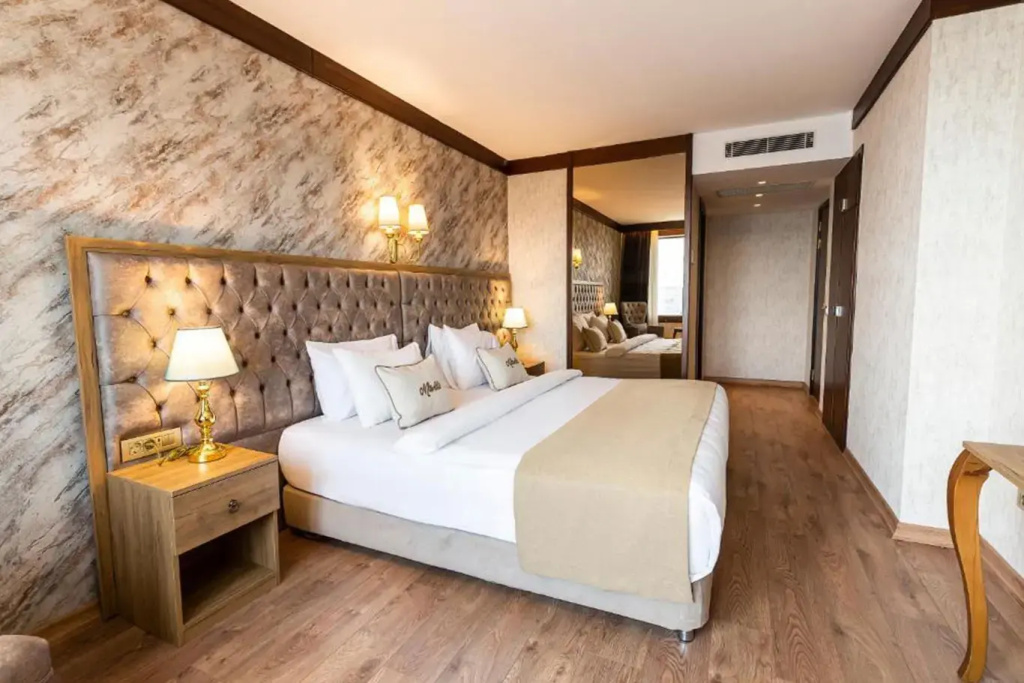 Superior Corner Double room with sea view (full double bed)