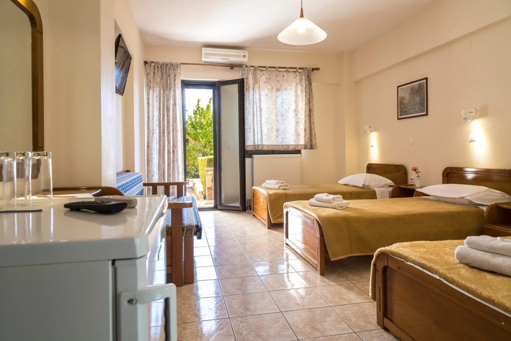 Standard Triple room