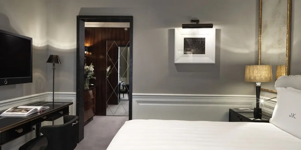 Deluxe Double room with balcony (full double bed)